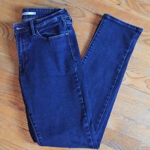 Levi Mid Rise Skinny Jeans